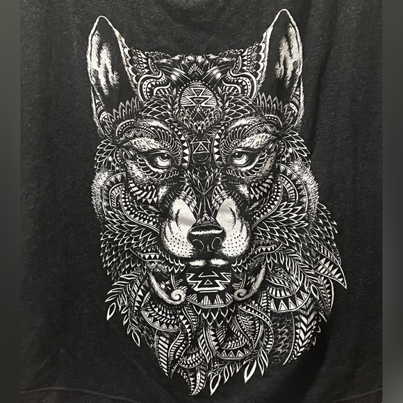 ModCloth Tribal Wolf Graphic Tee Womens Medium - Picture 3 of 5